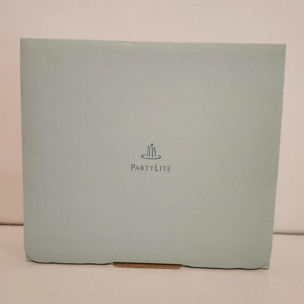 Brand New PartyLite “The Botanical Collection” Glazed Porcelain Dish Tul… - Picture 3 of 8